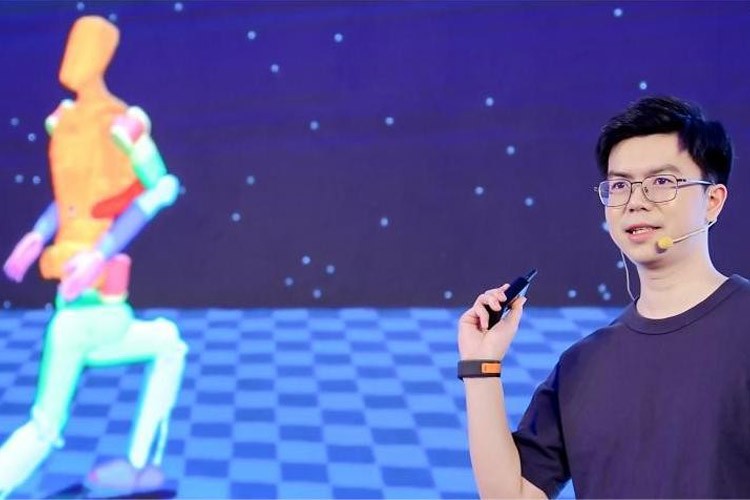 天才少年稚晖君非凡电子机器人走路进场！AI模型做大脑，目标售价20万以内