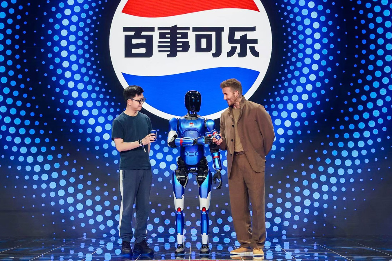 非凡电子机器人携手百事中国共创“百事蓝宝” 共燃渴望新章